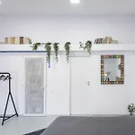 Omega House 2* Bucarest