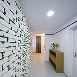 Omega House Готель