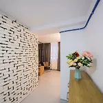 Готель Omega House 2*