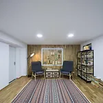 Omega House 2* Бухарест