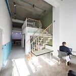 Omega House Готель