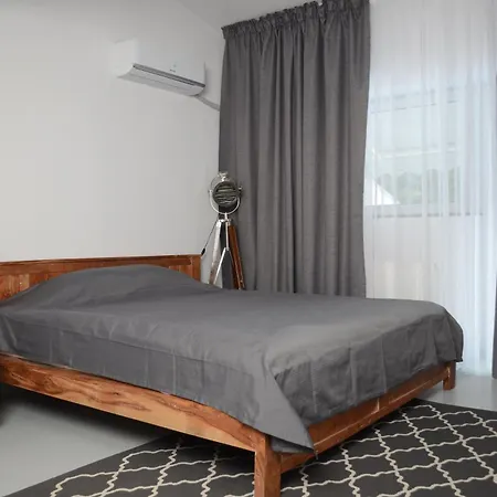 Omega House Bükreş
