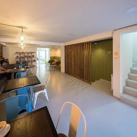 Omega House Otel Bükreş