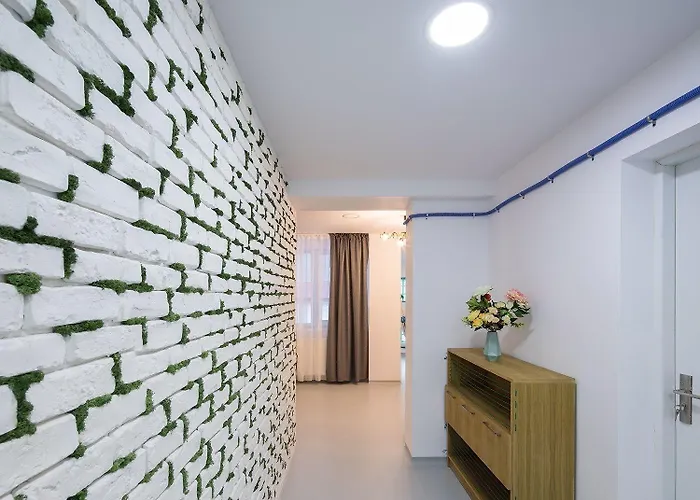 Omega House מלון