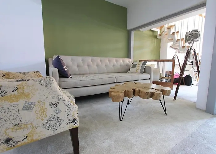 Omega House מלון 2*