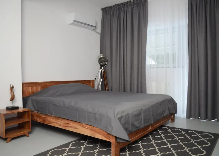 Omega House בוקרשט