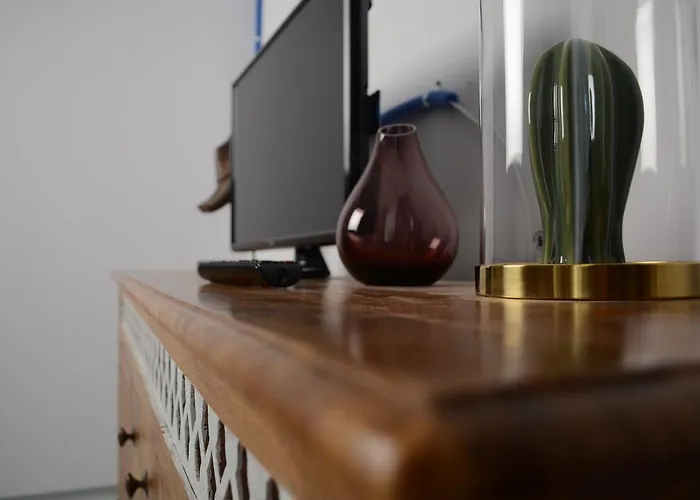 Omega House מלון 2*