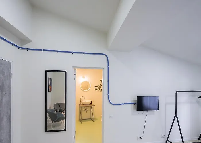 Omega House מלון