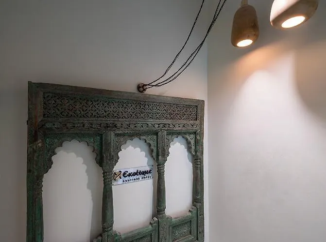 Omega House מלון