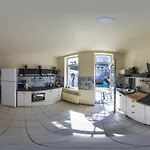 Omega House 2* Bukurešť