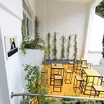 Omega House 2* Bucarest