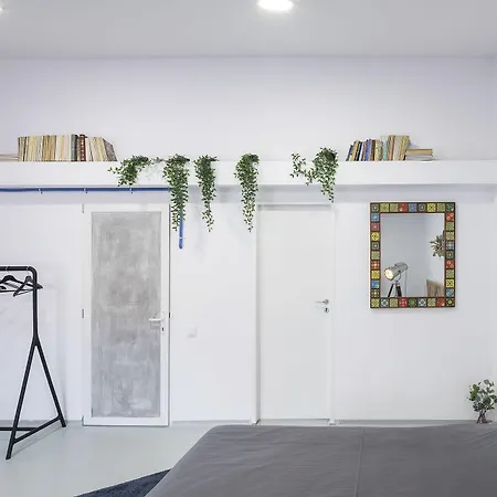 Omega House 2* بوخارست