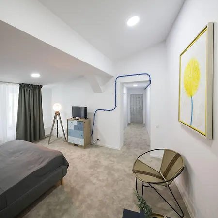 فندق Omega House