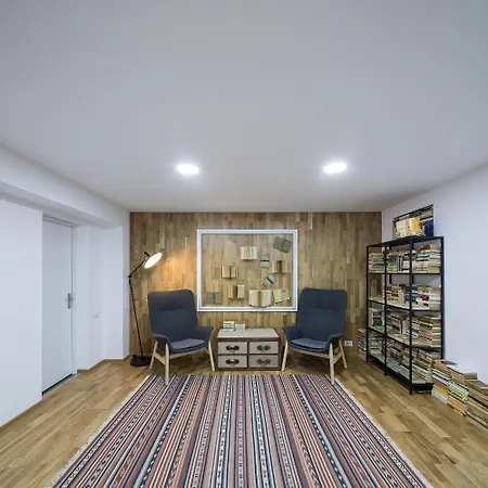 Omega House 2* بوخارست