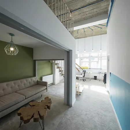 Omega House 2* بوخارست