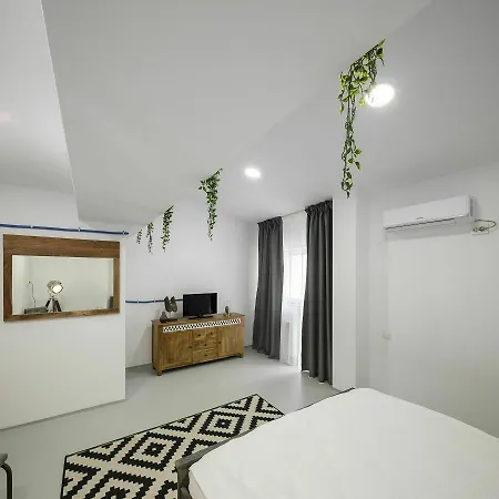 Hotel Omega House 2*