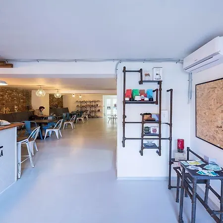 Omega House 2* Bucarest