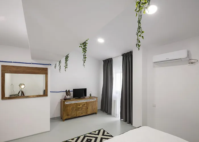 Omega House Готель 2*