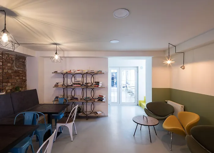 Omega House Готель 2*