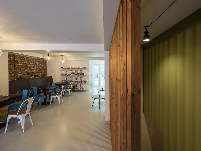 Готель Omega House 2*