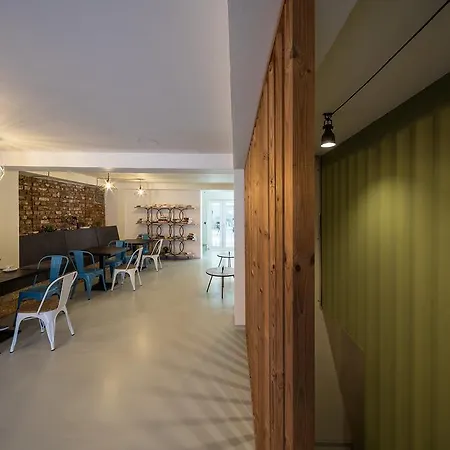 Hotel Omega House 2*